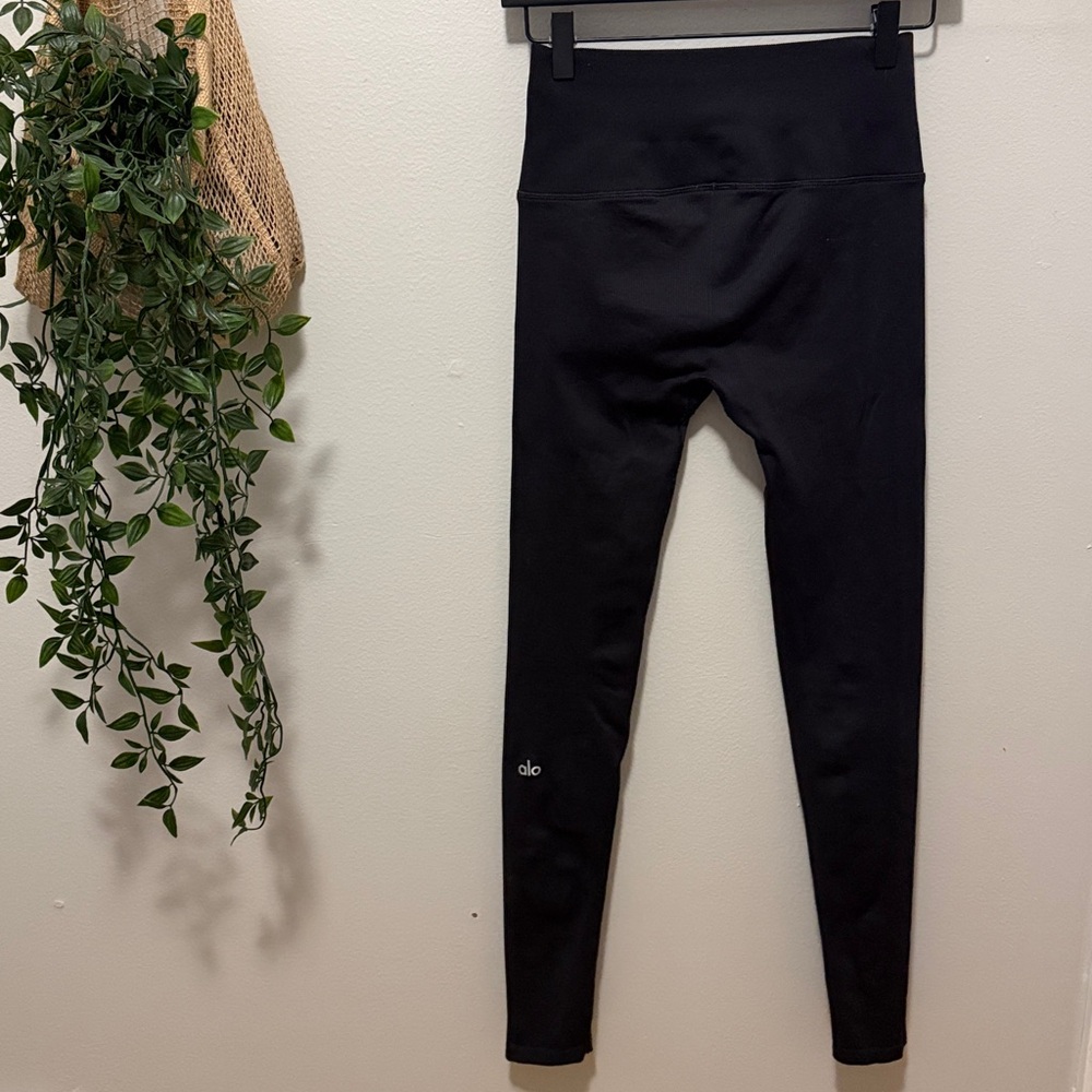 Alo Ribbed Legging - Picture 2 of 4